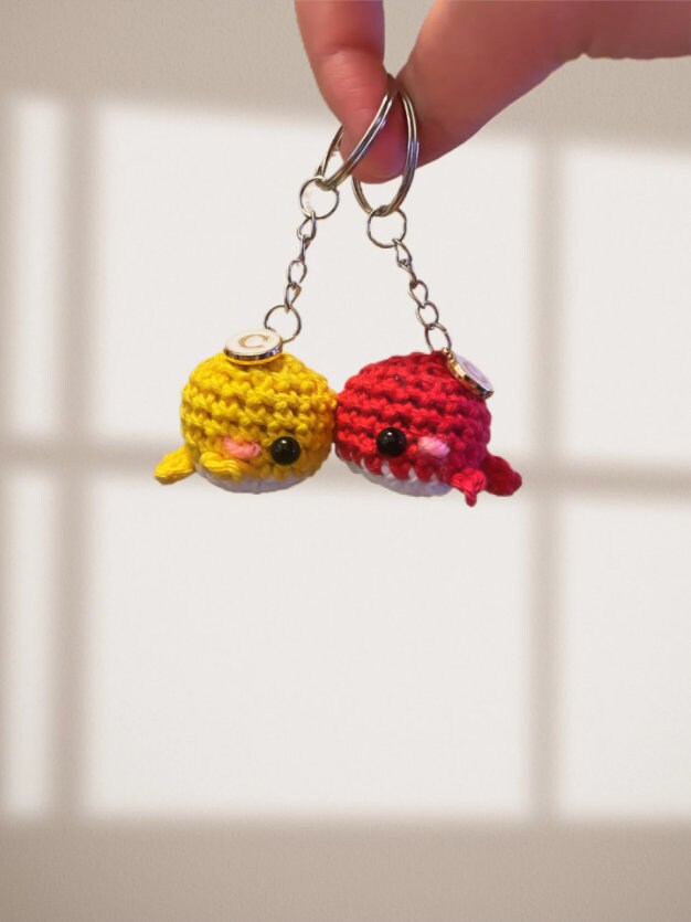 Couples Magnetic Whale Keychain: Crochet Cotton Charm Gift
